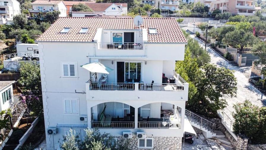 Genesis 4 Leilighet Trogir Eksteriør bilde